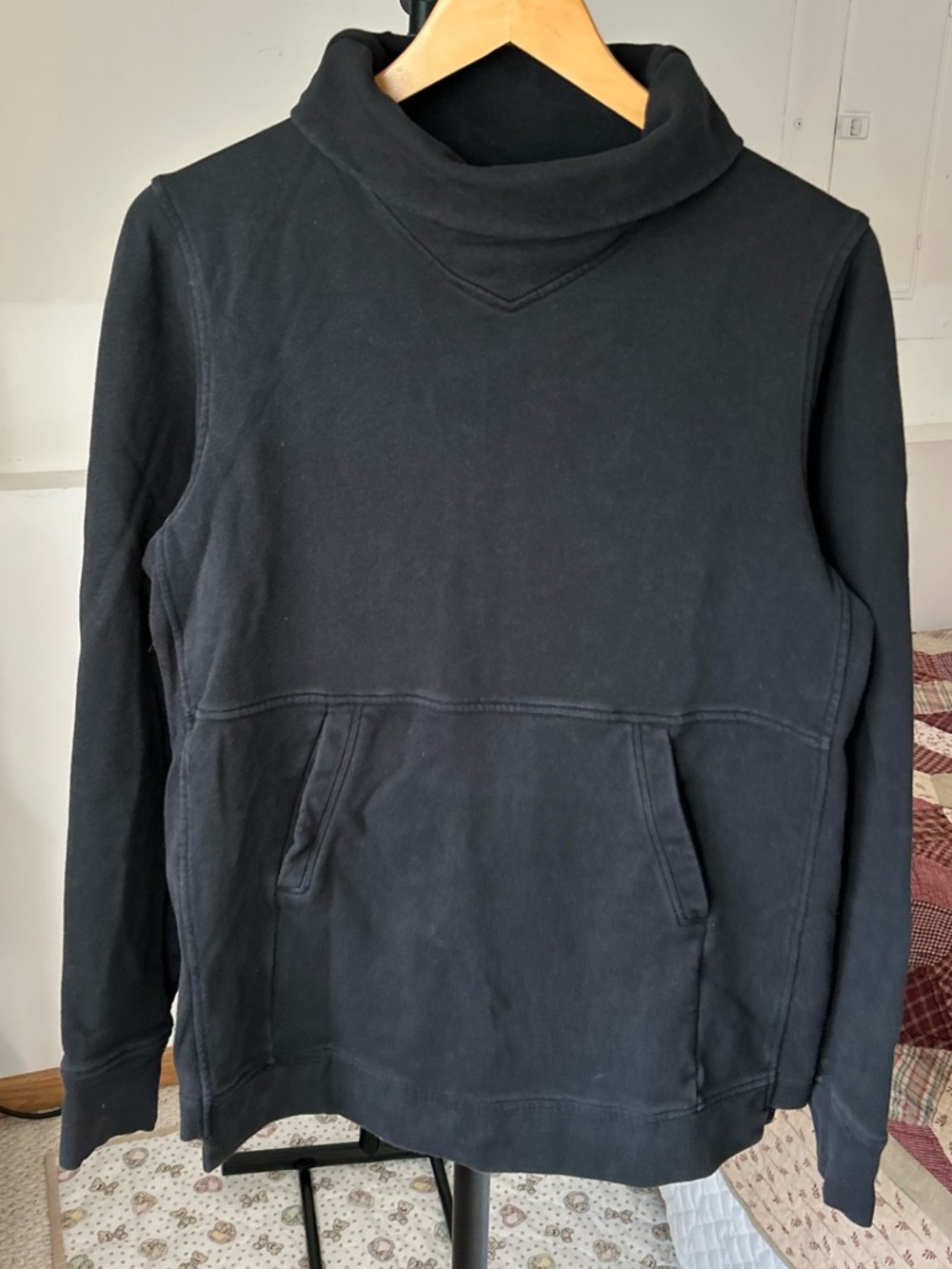 Lululemon Press Pause Funnel Neck Pullover Sweatshirt Black 10